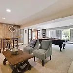 Comfy Log Cabin Family & Pet Kind By State & Waterparks!