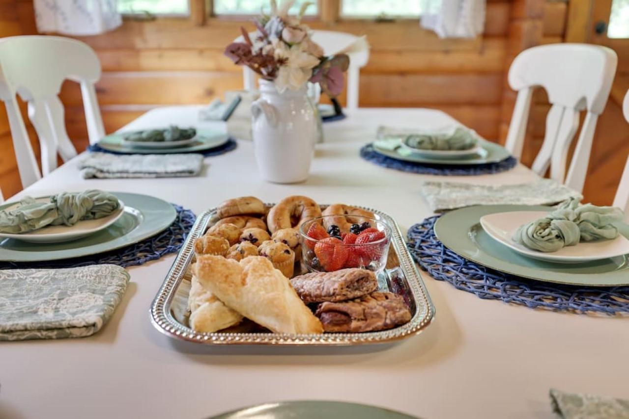 Comfy Log Family & Pet Kind By State & Waterparks! Tobyhanna
