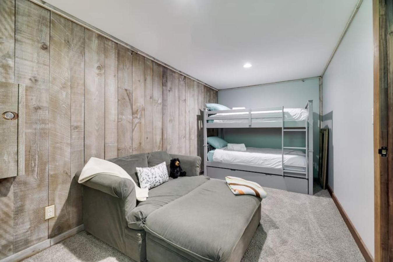 Comfy Log Family & Pet Kind By State & Waterparks! Holiday home Tobyhanna